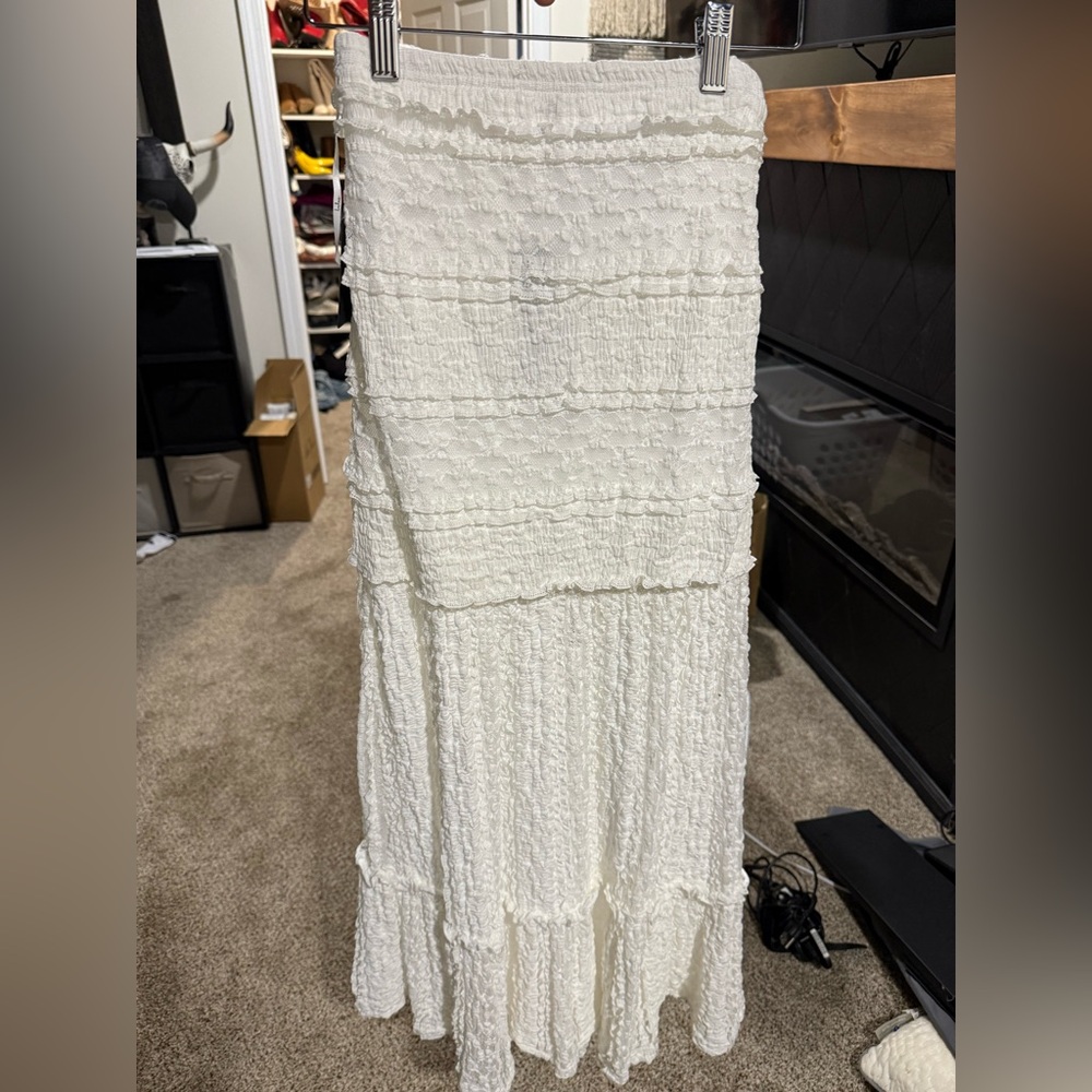 Elegant White Textured Women's Skirt